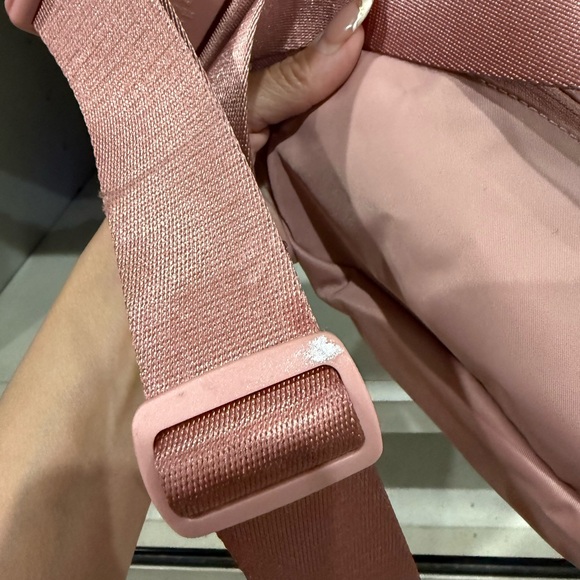 Lululemon - Picture 4 of 7